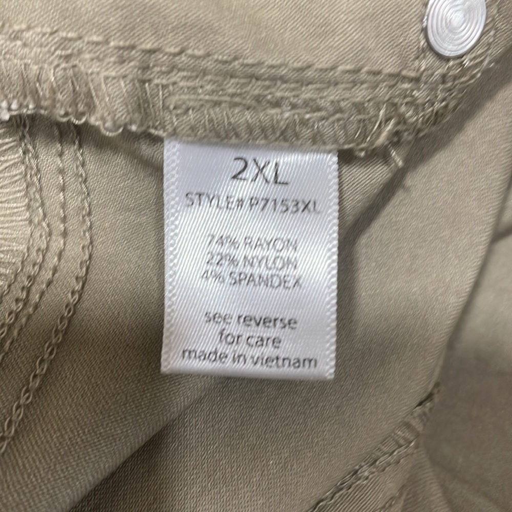 Tan trousers with 31” inseam, stretchy material, slight blemish at the hem - Picture 4 of 5